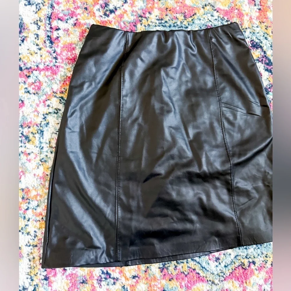Olive & Oak Black Faux leather skirt